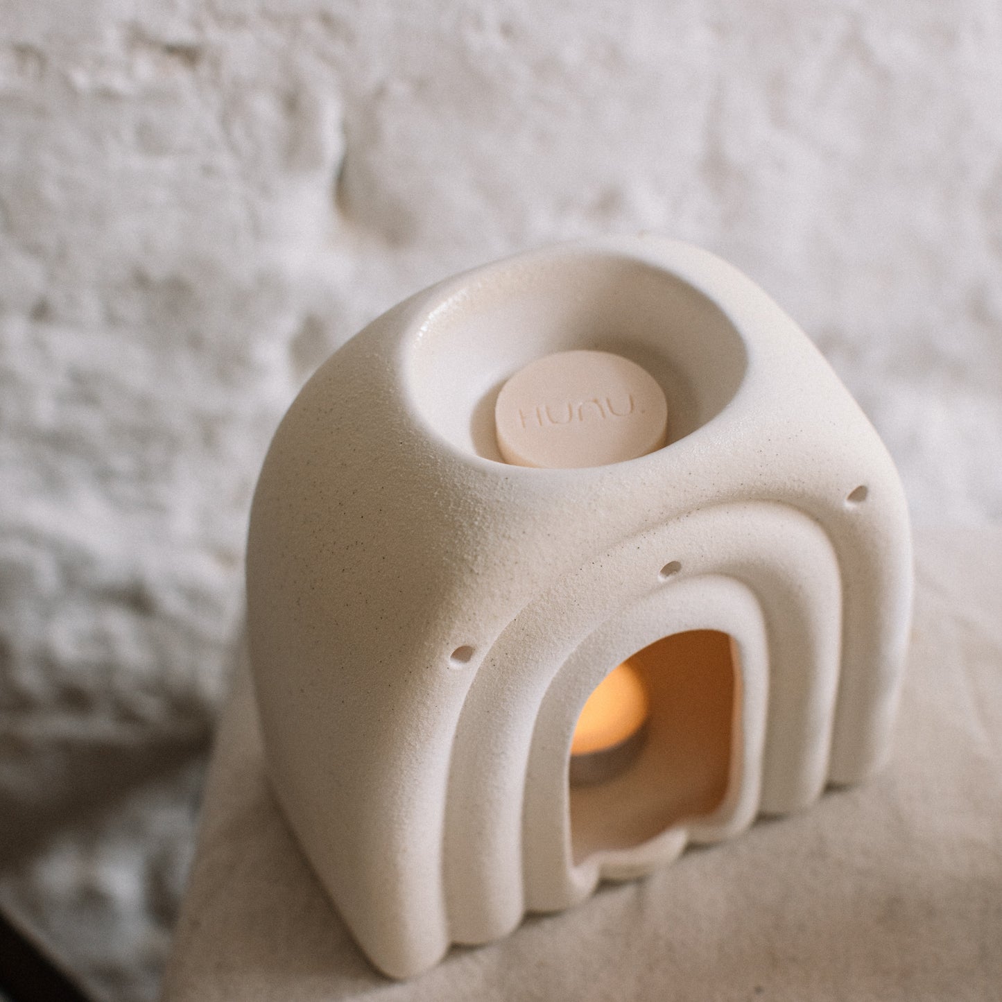 Speckled arch wax burner